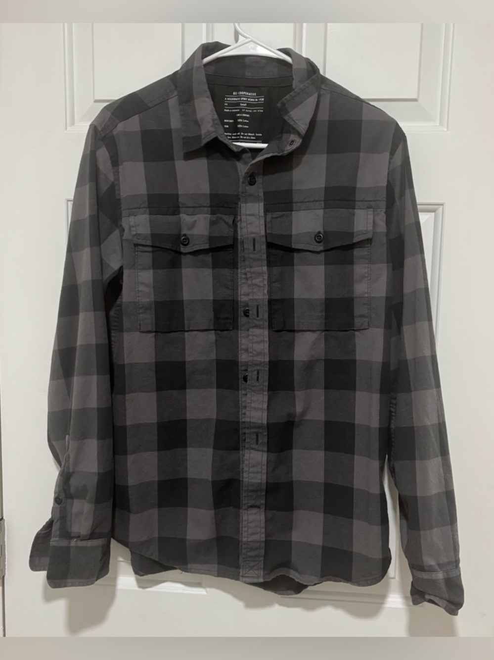 REI Co-op Men's Gray & Black Plaid flannel
Button-Up Shirt 100% cotton small